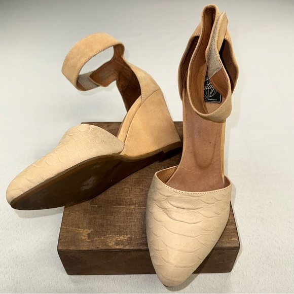 Vintage By Jeffrey Campbell Tatum Cream Python Wedges Heels Size 8.5 - Picture 3 of 11